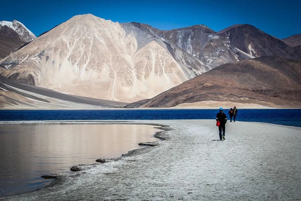Best travel and Scenic Ladakh mountains and road trip landscape